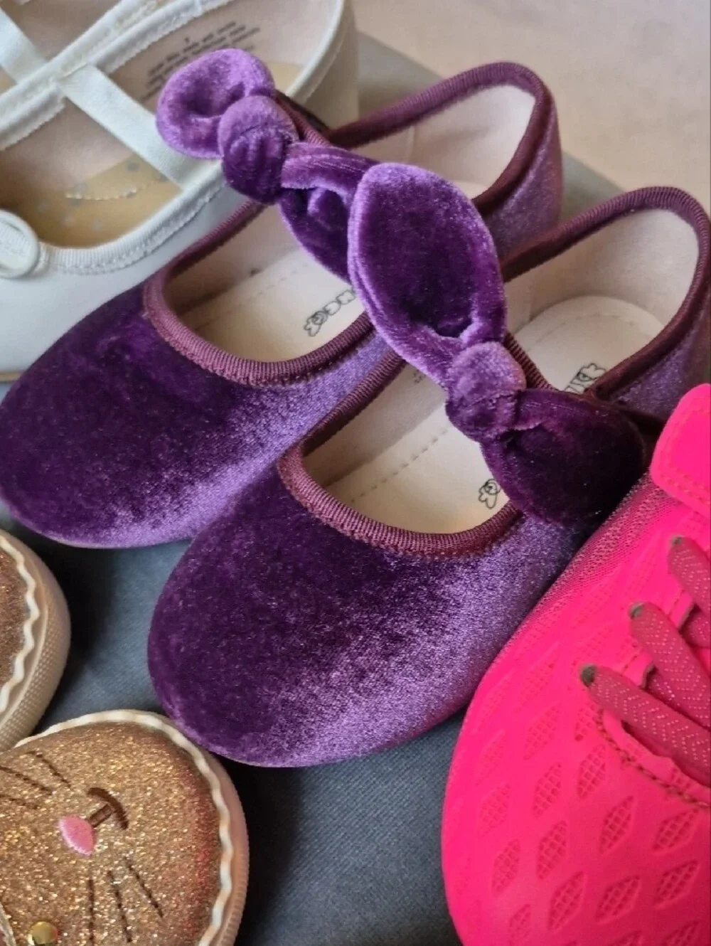 Bundle of Size 8 toddler girls -- SIX (6) pairs of shoes - CROCS, MARY JANES